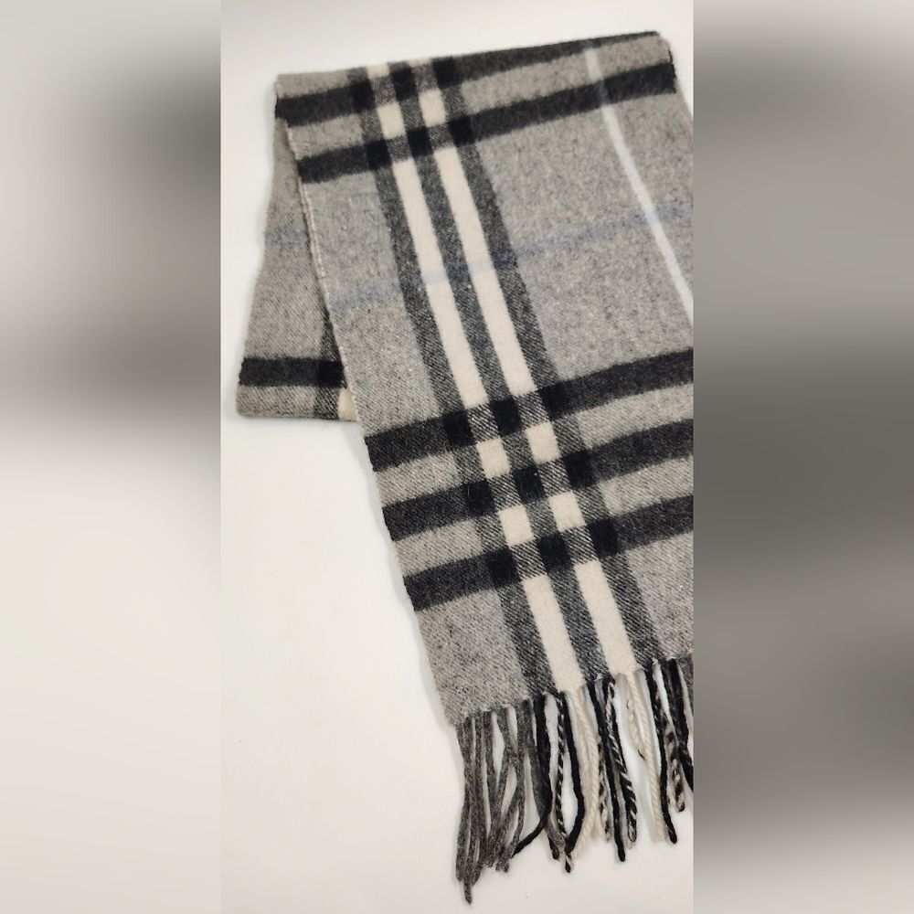 Classic Gray Plaid Men's Wool Knit Fringe Scarf - Picture 3 of 11
